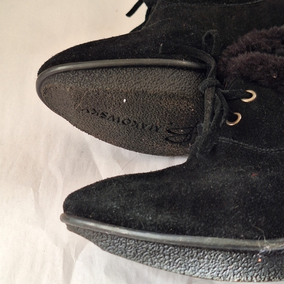 B Makowsky Nellie Black Suede Oxford Wedge Booties 7.5 - Picture 11 of 11
